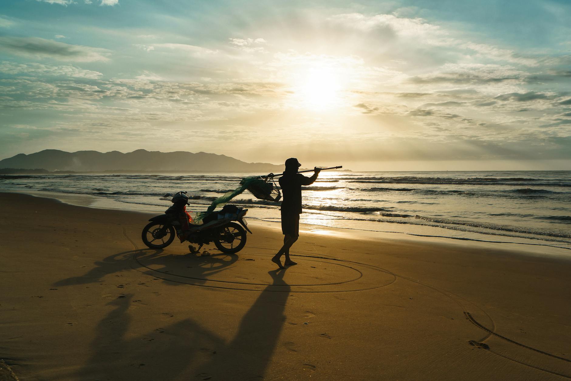 Đối chiếu thông tin cá nhân và tài khoản ngân hàng trước khi gửi hồ sơ
